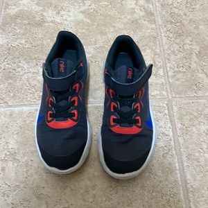 Nike boys running shoes